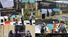 Emak-emak yang mengaku jadi korban kriminalisasi membawa sejumlah poster di depan Mapolrestabes Medan, Rabu (3/9)