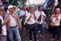Massa AMPK lakukan unjukrasa ke Kantor DPRD Deliserdang dan meminta Kejari Delisedang memeriksa uang perjalanan dinas pimpinan dewan, Kamis (4/9/25).