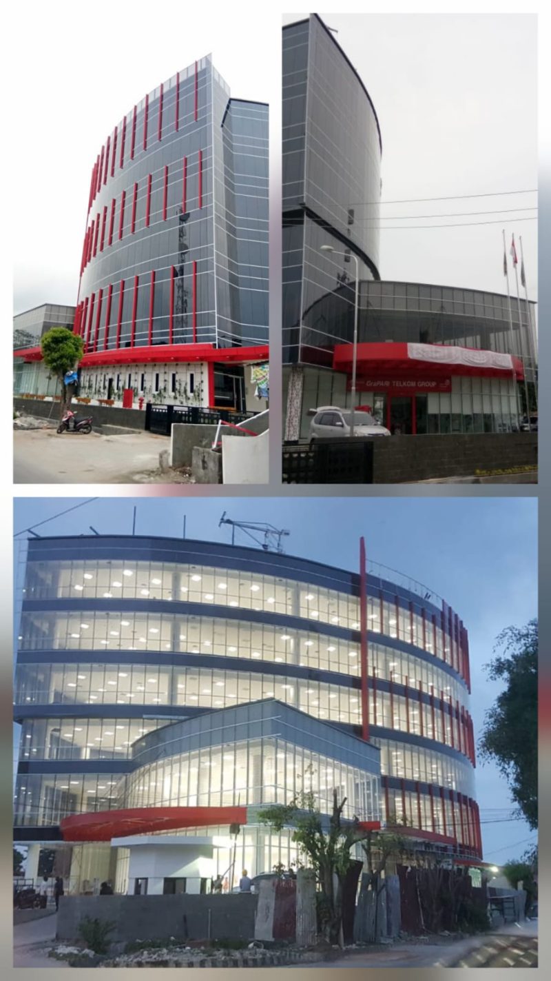 


Foto: Gedung pada saat pengujian kelayakan operasional pada Maret 2018. Commissioning Test (tahap yang sangat krusial sebelum sebuah gedung resmi dibuka atau digunakan) dan Gambar peresmian gedung Telkom Witel dan Tsel Kota P. Siantar Tahun 2018.