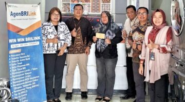 BRI BO Perdagangan Serahkan Reward Racing FBI 2025 kepada Agen BRILink Berprestasi di Simalungun
