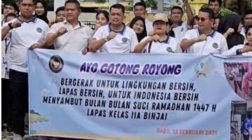 Kalapas Wawan Irawan Turun Tangan Sapu Mushola, Lapas Binjai Sambut Ramadan 1447 H dengan Aksi Nyata